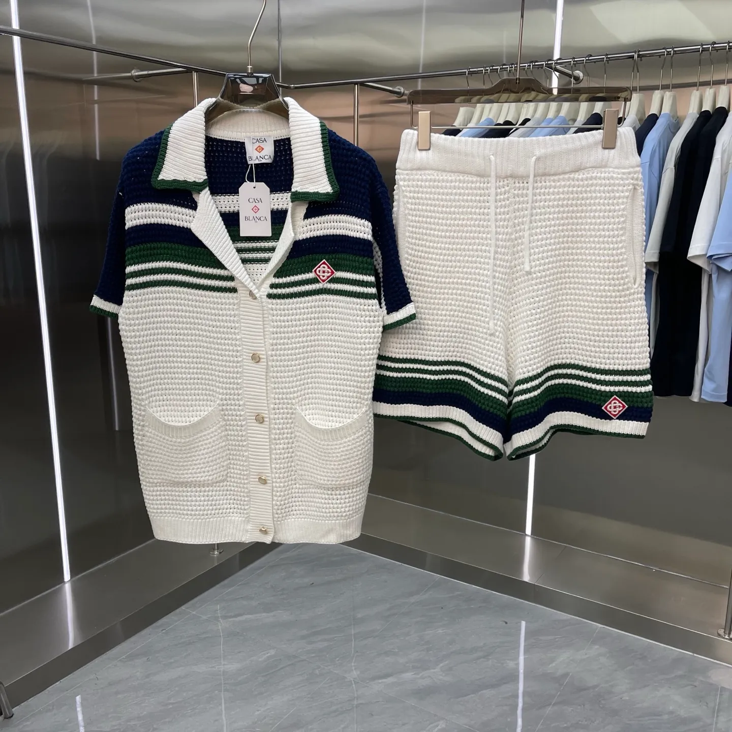 CASABLANCA Casablanca sweater suit (high version) Original development Comfortable upper body Imported equipment Original high-density embroidered seal Two-color splicing Hand-sewn cuffs + hem Made by domestic first-line brands Factory OEM workmanship Impeccable Sizes: S M L XL XXL